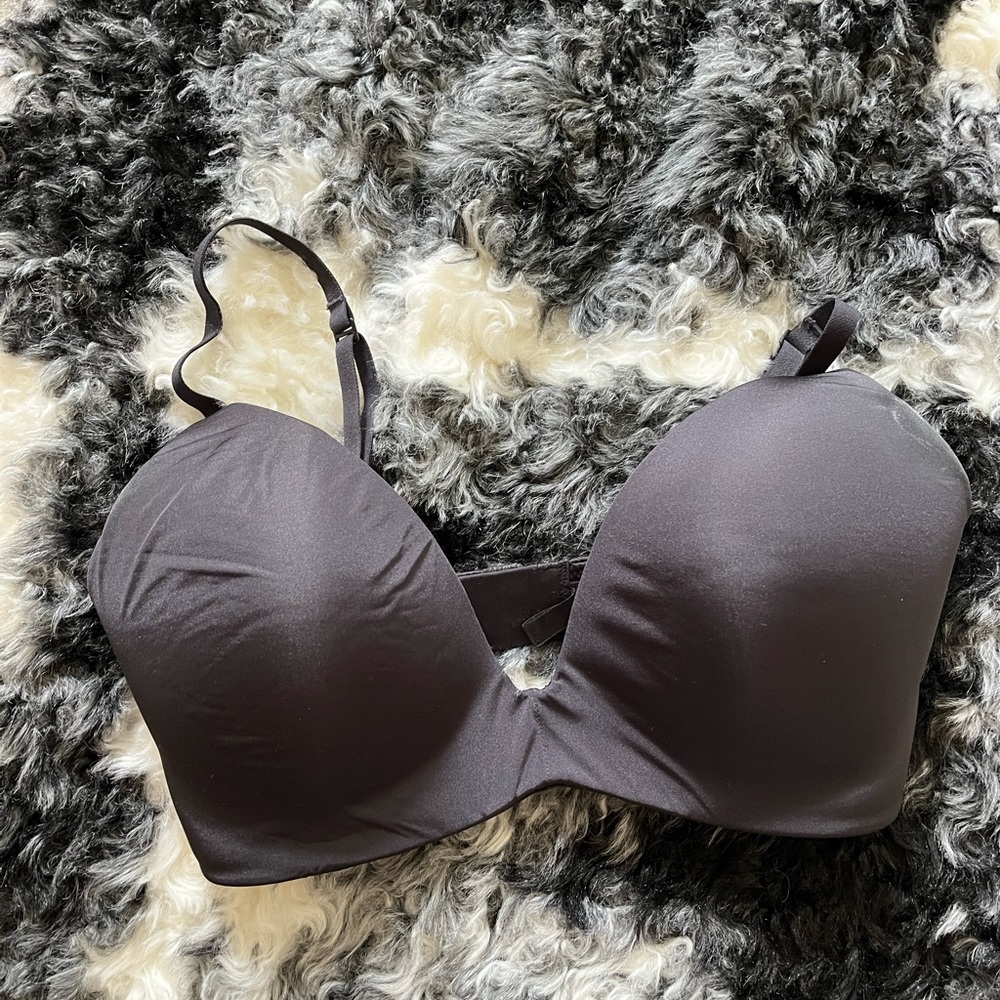 Skims wireless form t-shirt bra